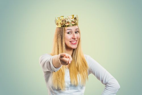 femme avec couronne